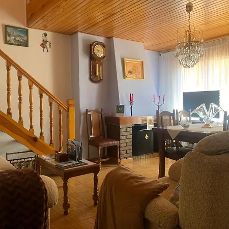 Duplex En El Centro Del Pueblo, Muy Bien Comunicado